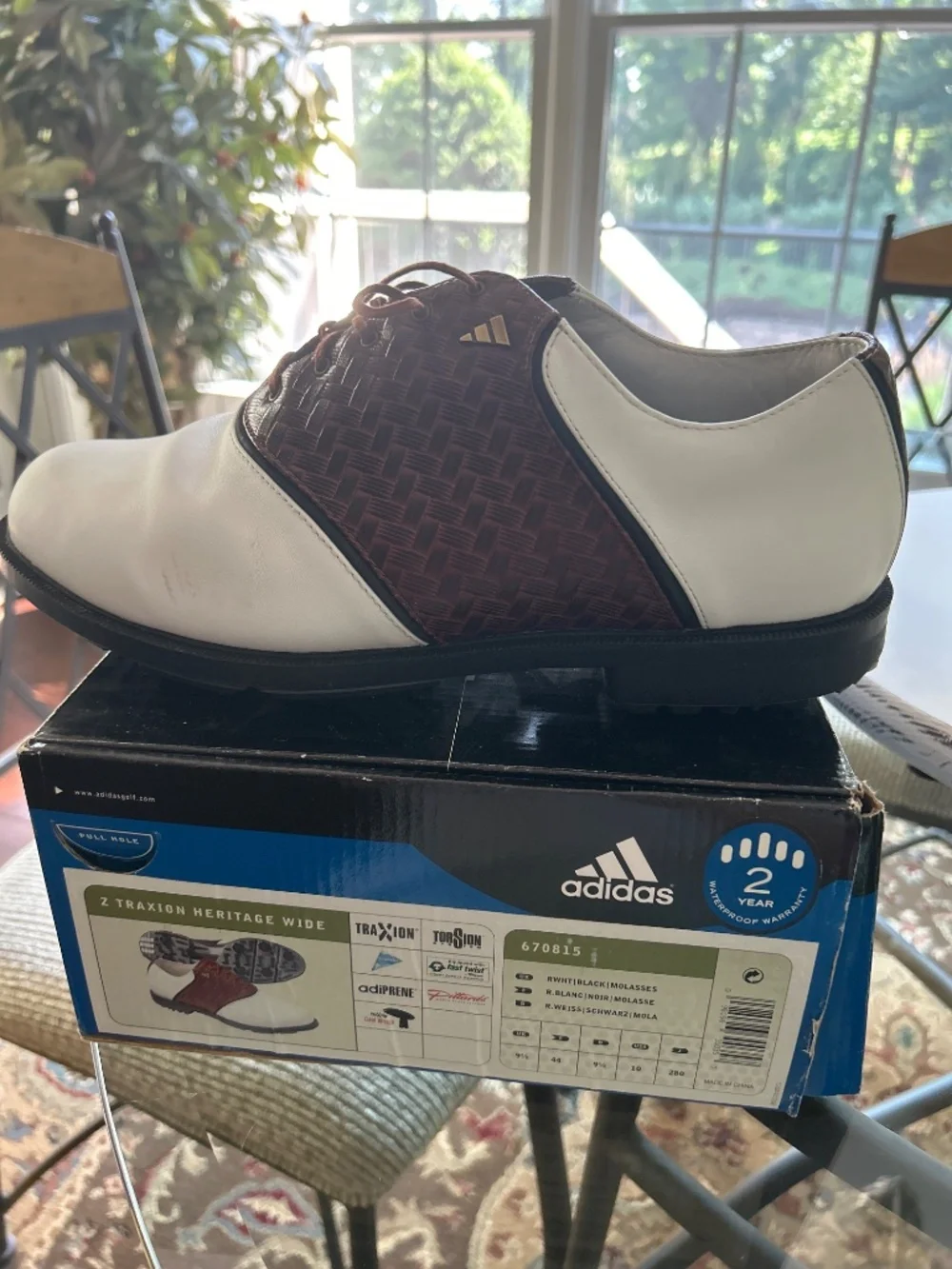 Golf shoes